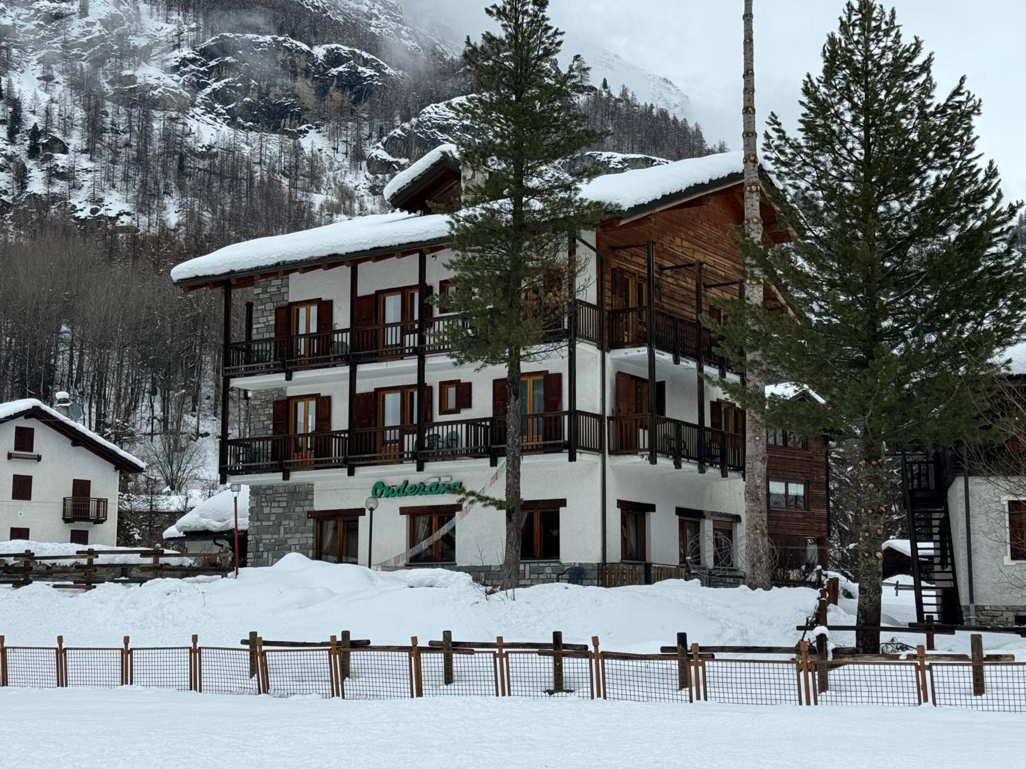 Hotel Ondezana Когне Екстериор снимка
